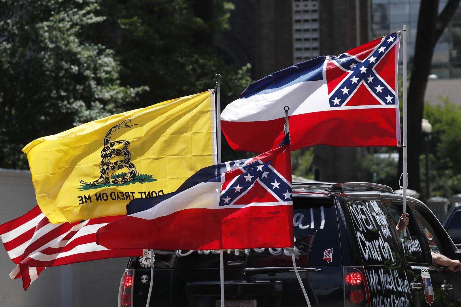 Baptists and Walmart criticize rebel-themed Mississippi flag
