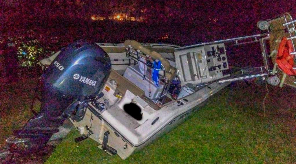 2 rushed to hospital after boat crash on Ortega River