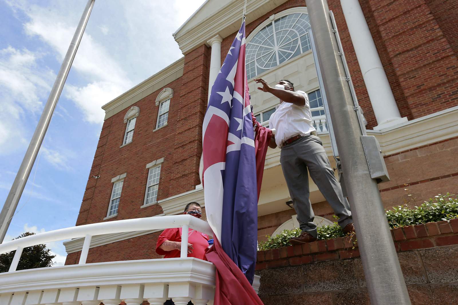 Confederate flag losing prominence 155 years after Civil War