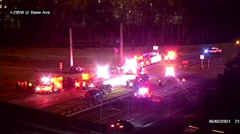 1 dead in crash on I-295N off-ramp to Dunn Avenue