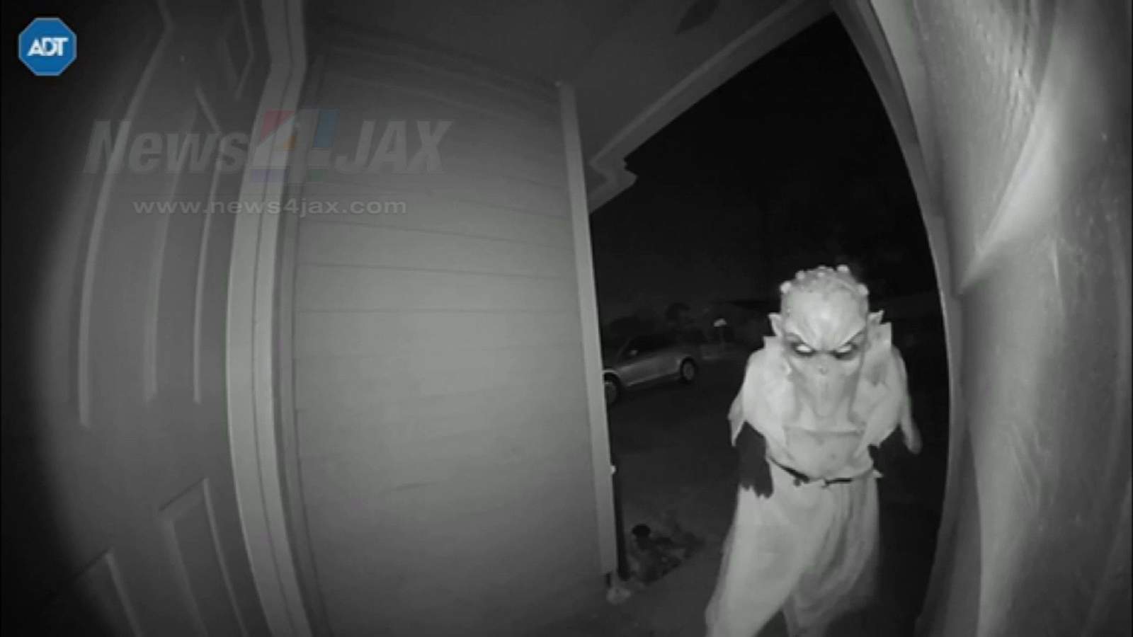 Otherworldly: Person dressed as extraterrestrial swipes package from Jacksonville home