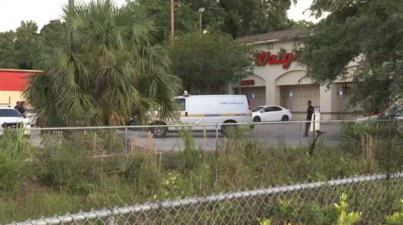 Teenager shot in Walgreens parking lot