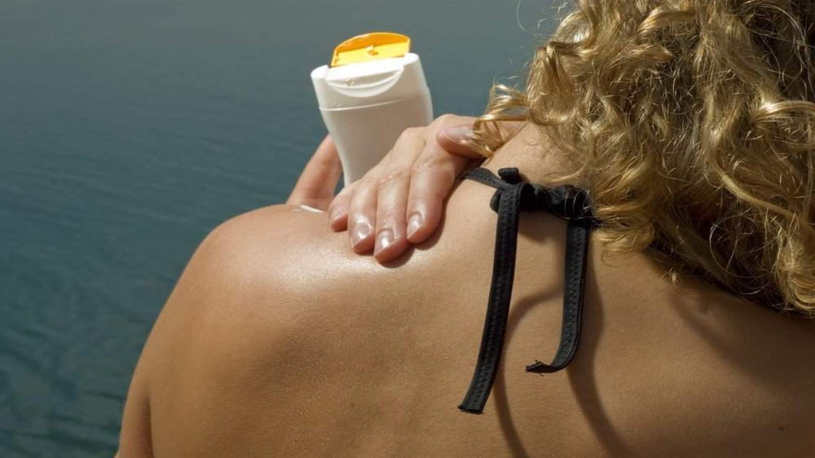 Florida gov chooses side in sunscreen debate: Slather away!
