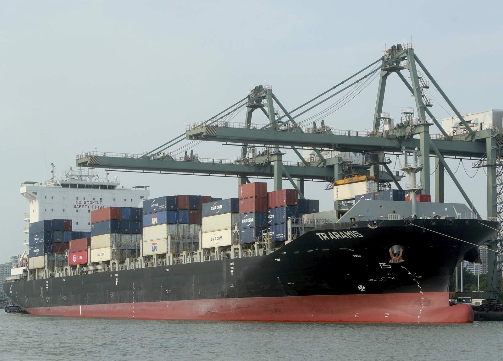 World’s biggest shipper remains wary of pandemic