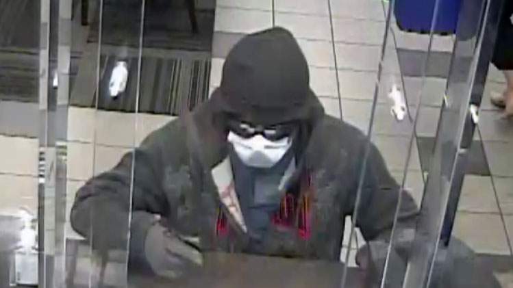 Robber wearing N95 mask robs bank on Jacksonville’s Southside, police say