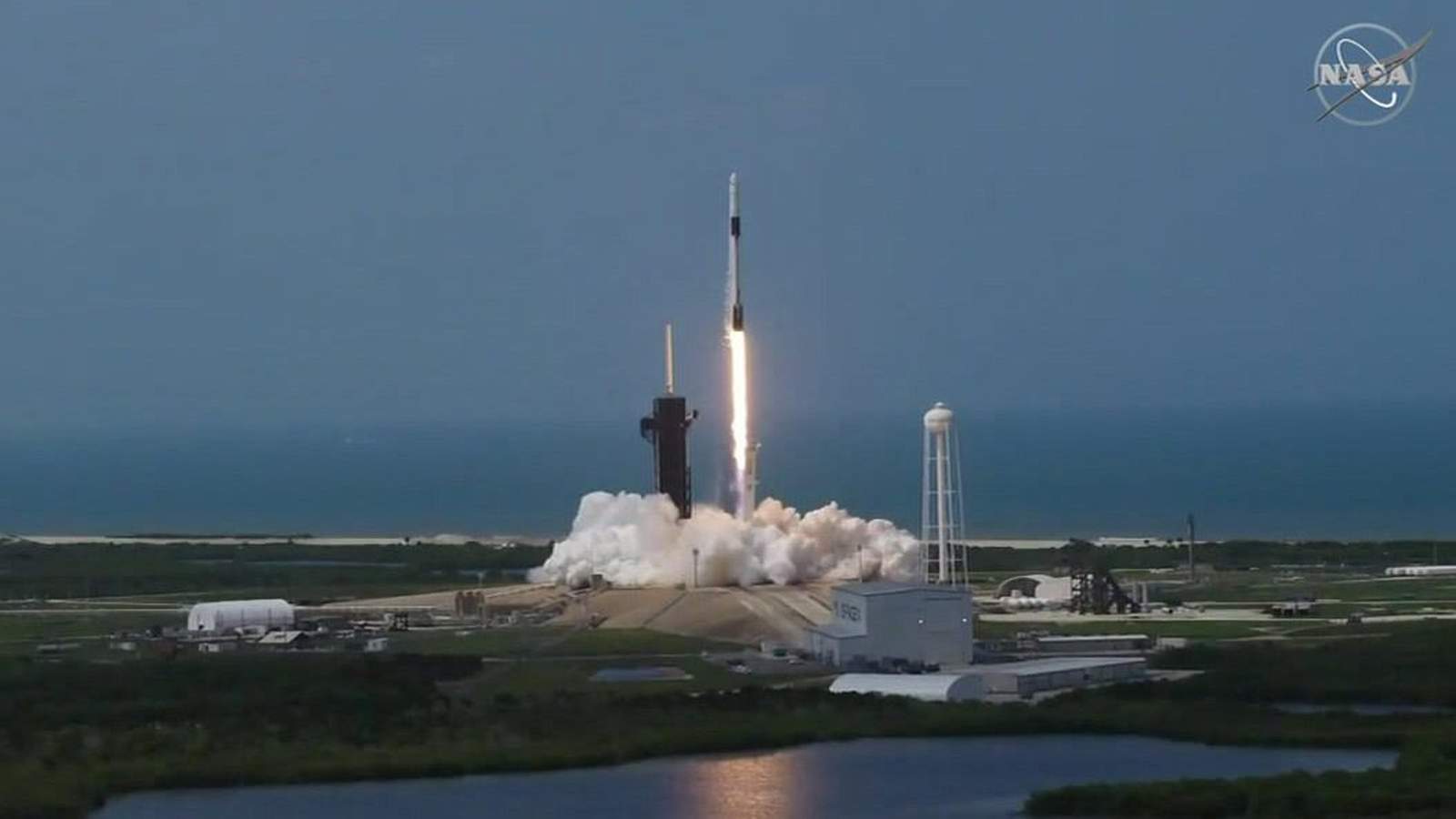 SpaceX rocket ship lifts 2 Americans into orbit