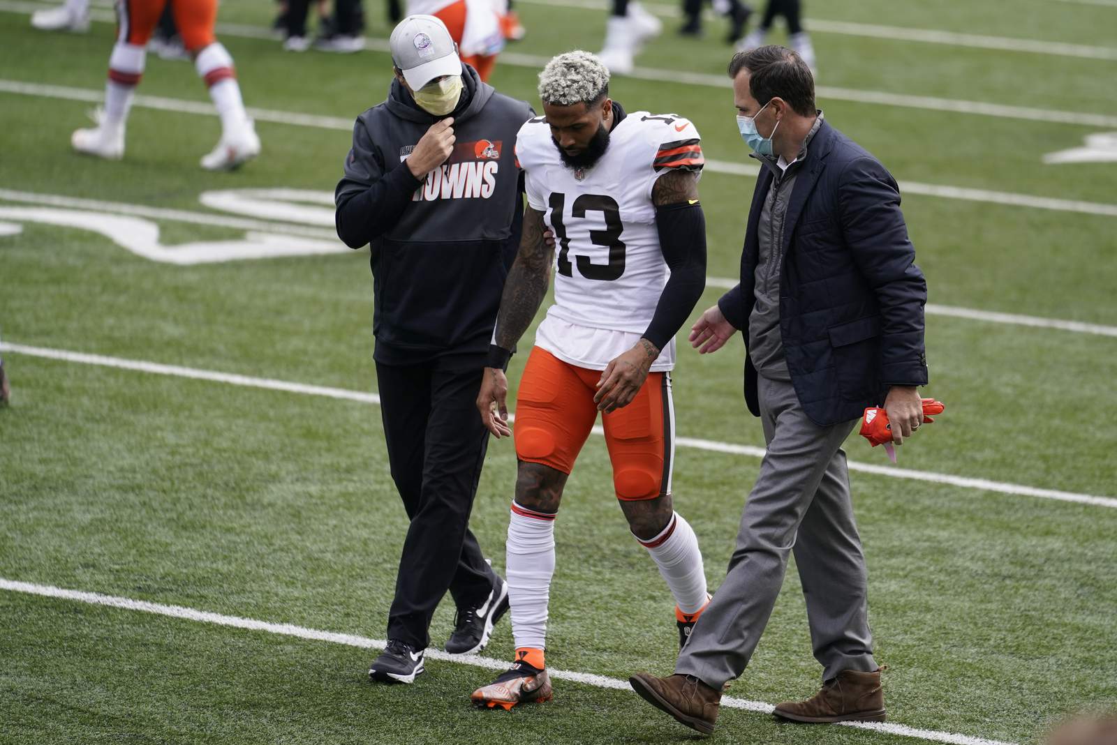 Browns' Beckham, Washington's Collins leave with injuries
