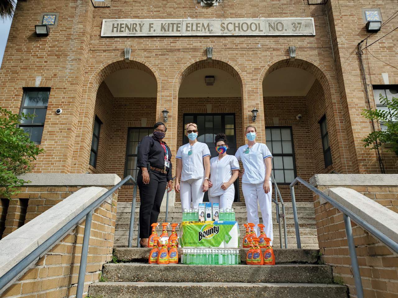 FSCJ nursing students helping elementary kids go back to school safely