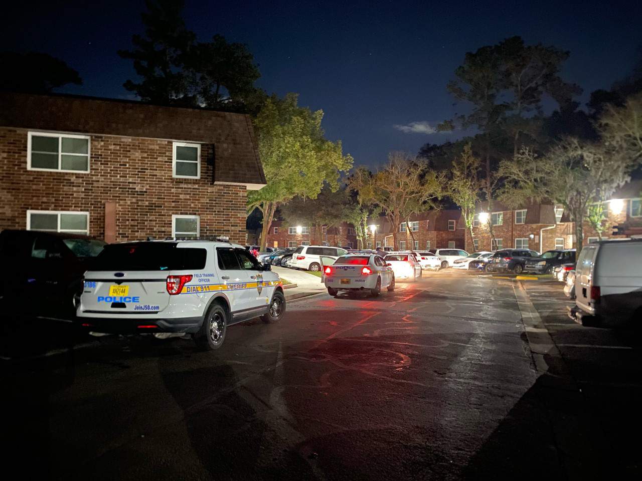 Police investigating Englewood apartment shooting