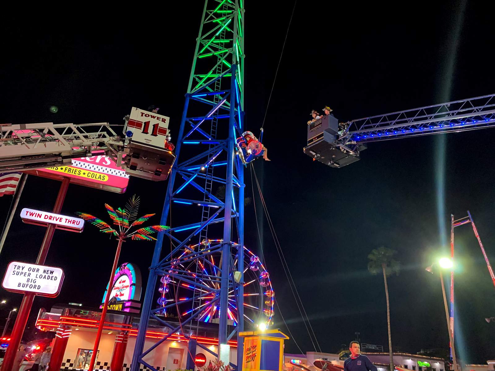 2 teens rescued from Kissimmee slingshot ride after cable breaks