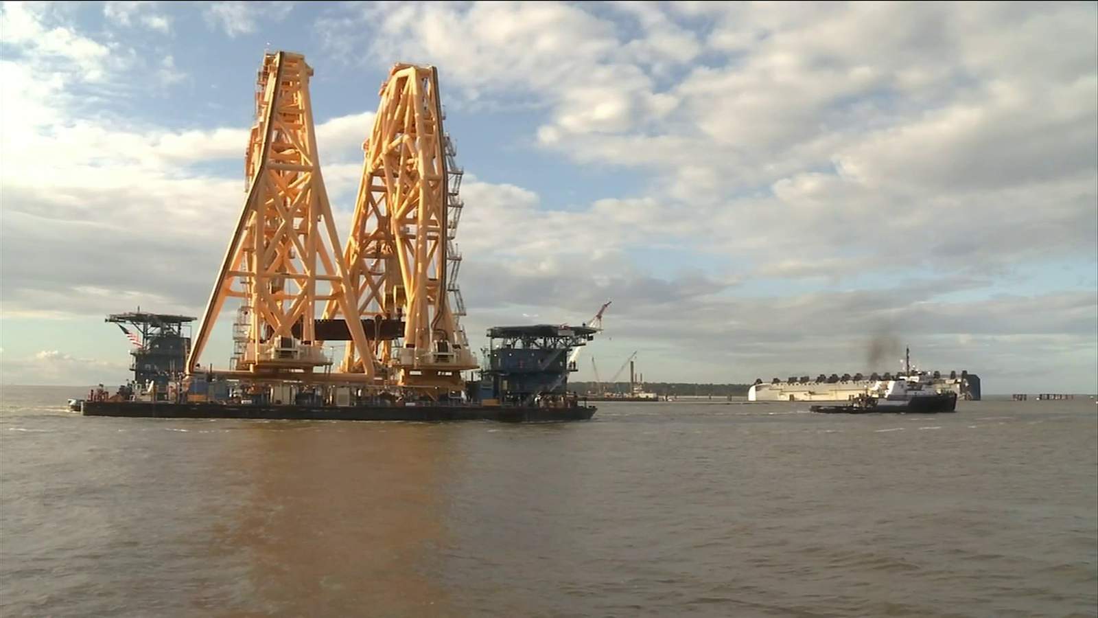 Ginormous marine crane arrives at Golden Ray salvage operation