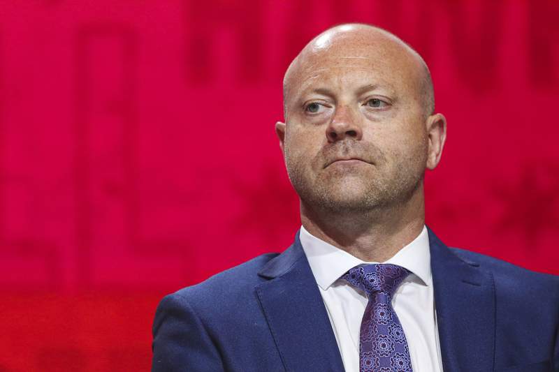 Blackhawks GM Bowman pledges to cooperate with investigation