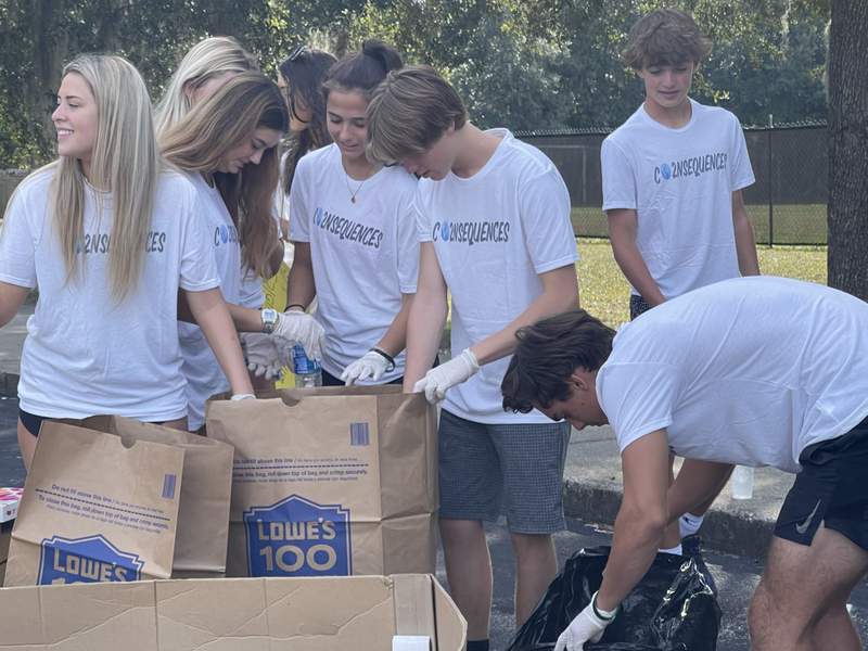 A radical  of Fletcher High School students took complaint  of protecting the situation  Sunday by mounting  up   a impermanent  recycling driblet  disconnected  tract  astatine  Huffman Boulevard Park.