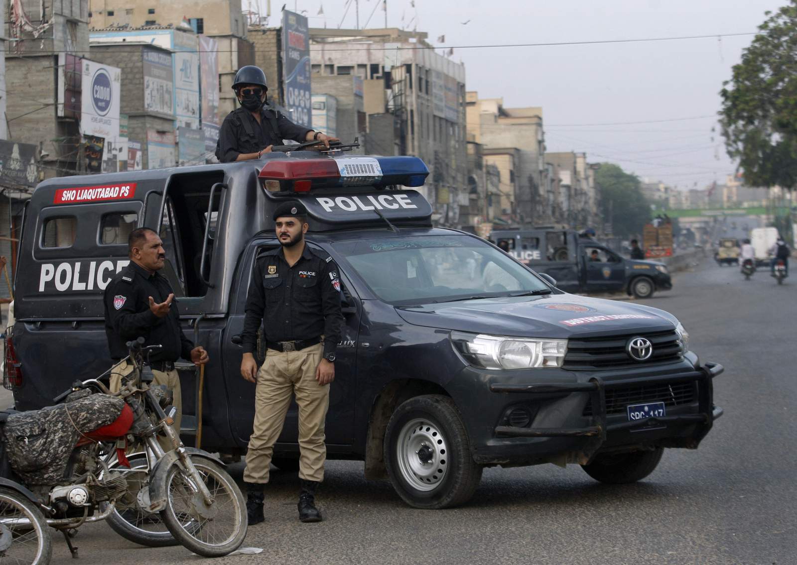 Radical Islamist party frees 11 Pakistani police hostages