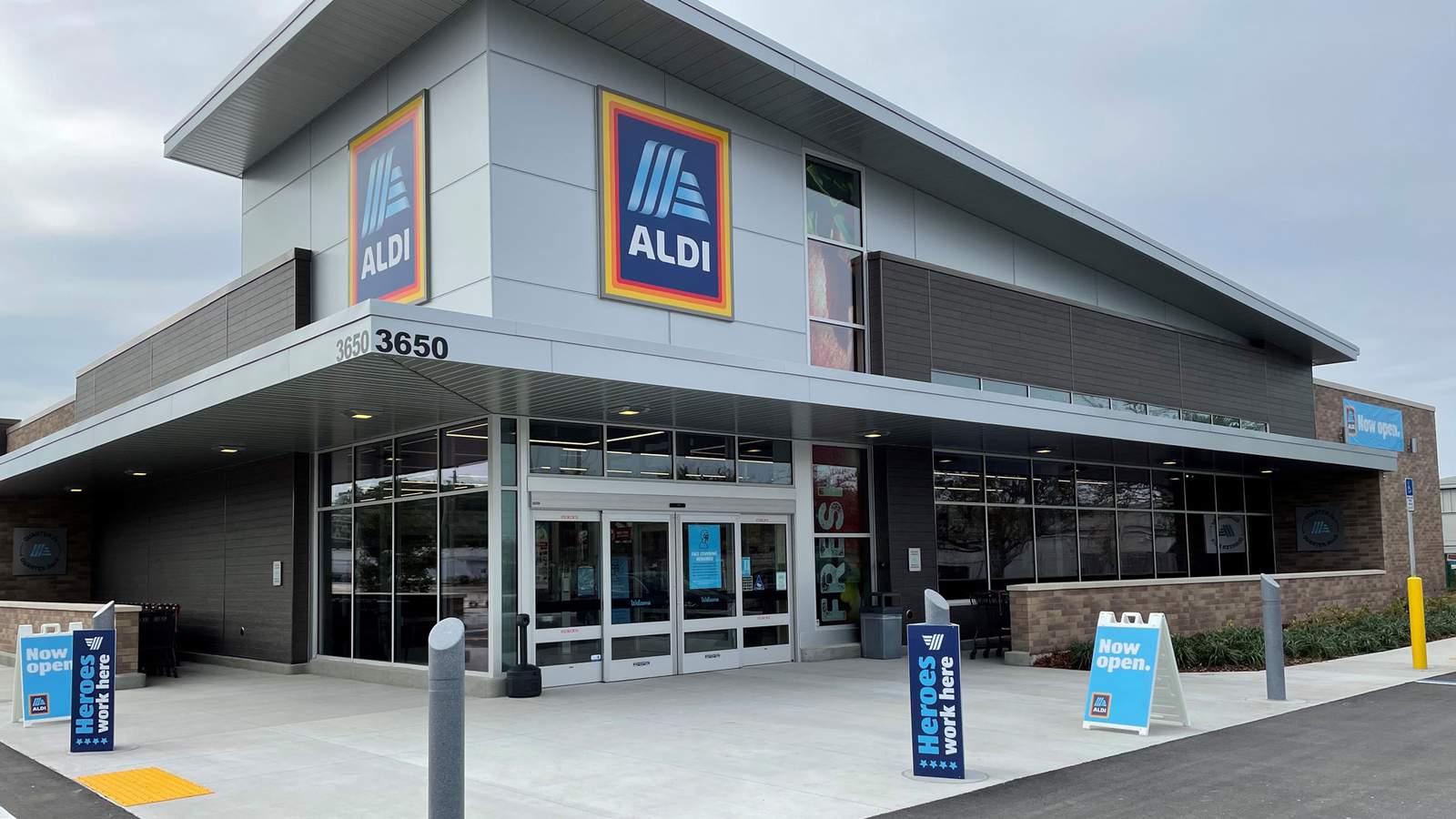 ALDI opens latest grocery store on Philips Highway