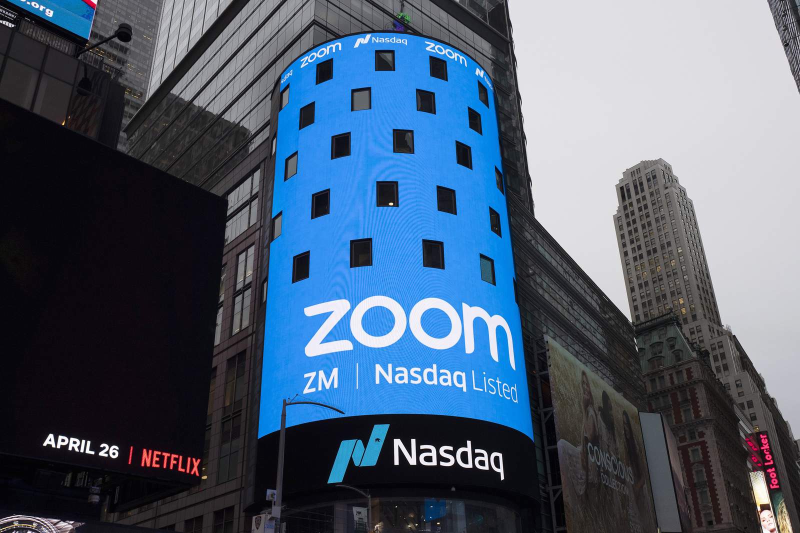 Zoom suffers outage as students start classes online