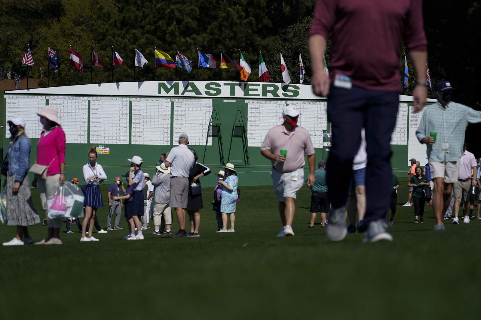 Bring back the roars: The patrons return to the Masters