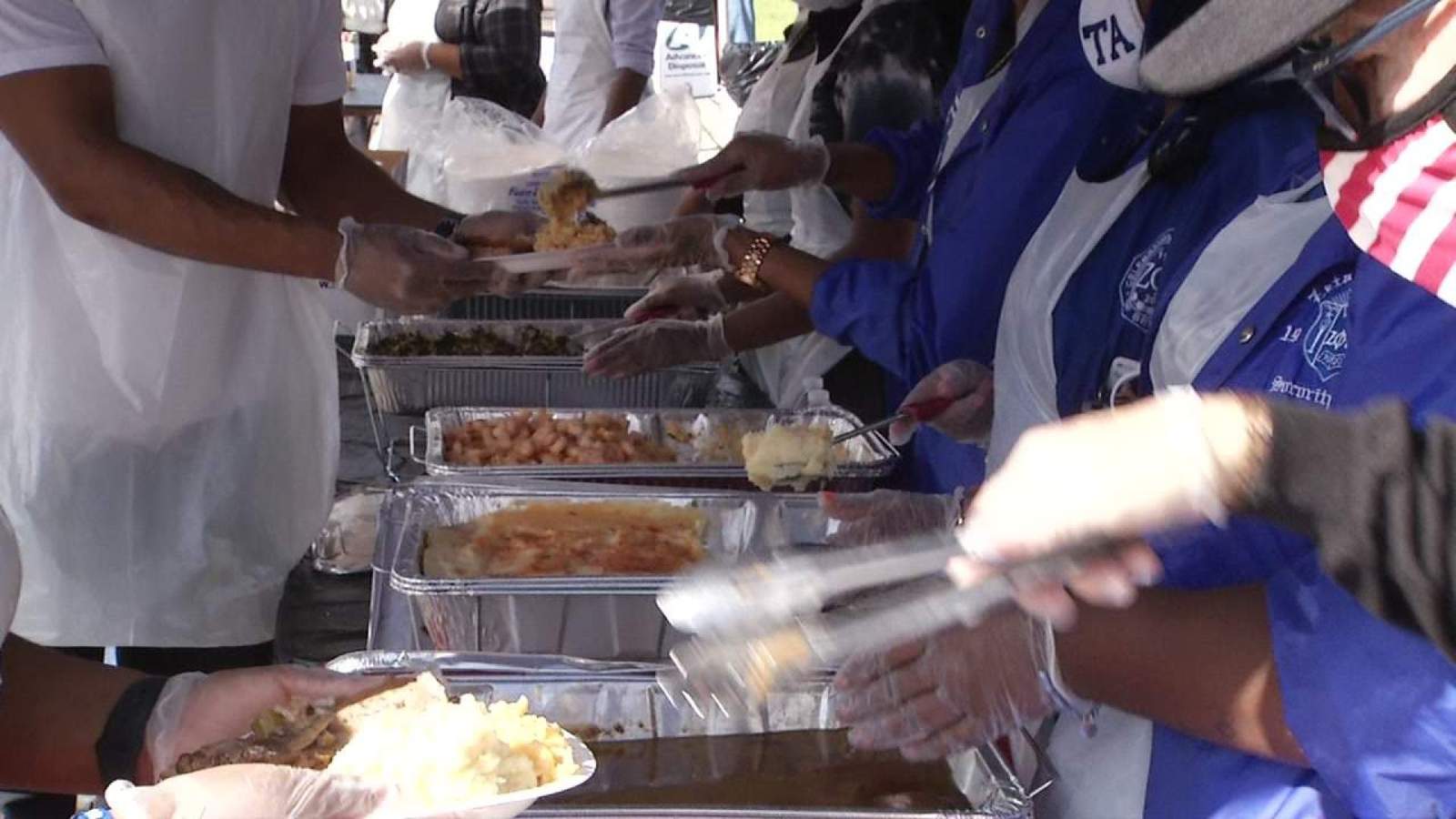 Clara White Mission feeds hundreds at outdoor pre-Thanksgiving luncheon