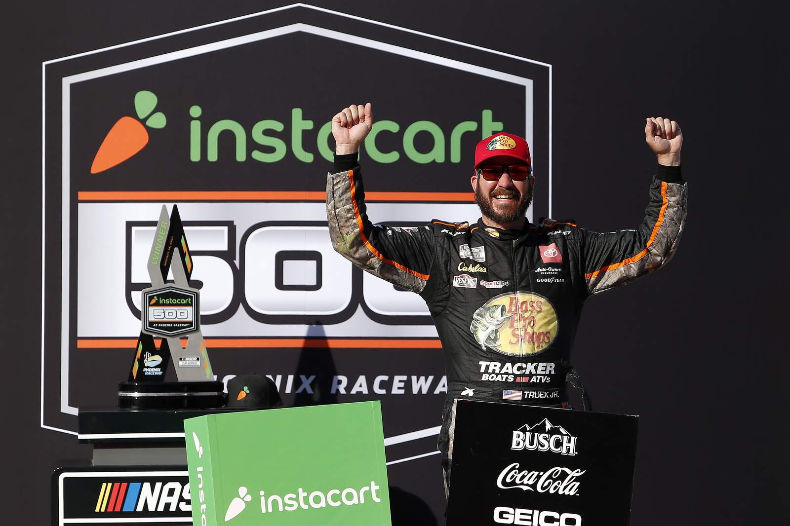 Martin Truex Jr. wins NASCAR Cup race at Phoenix Raceway