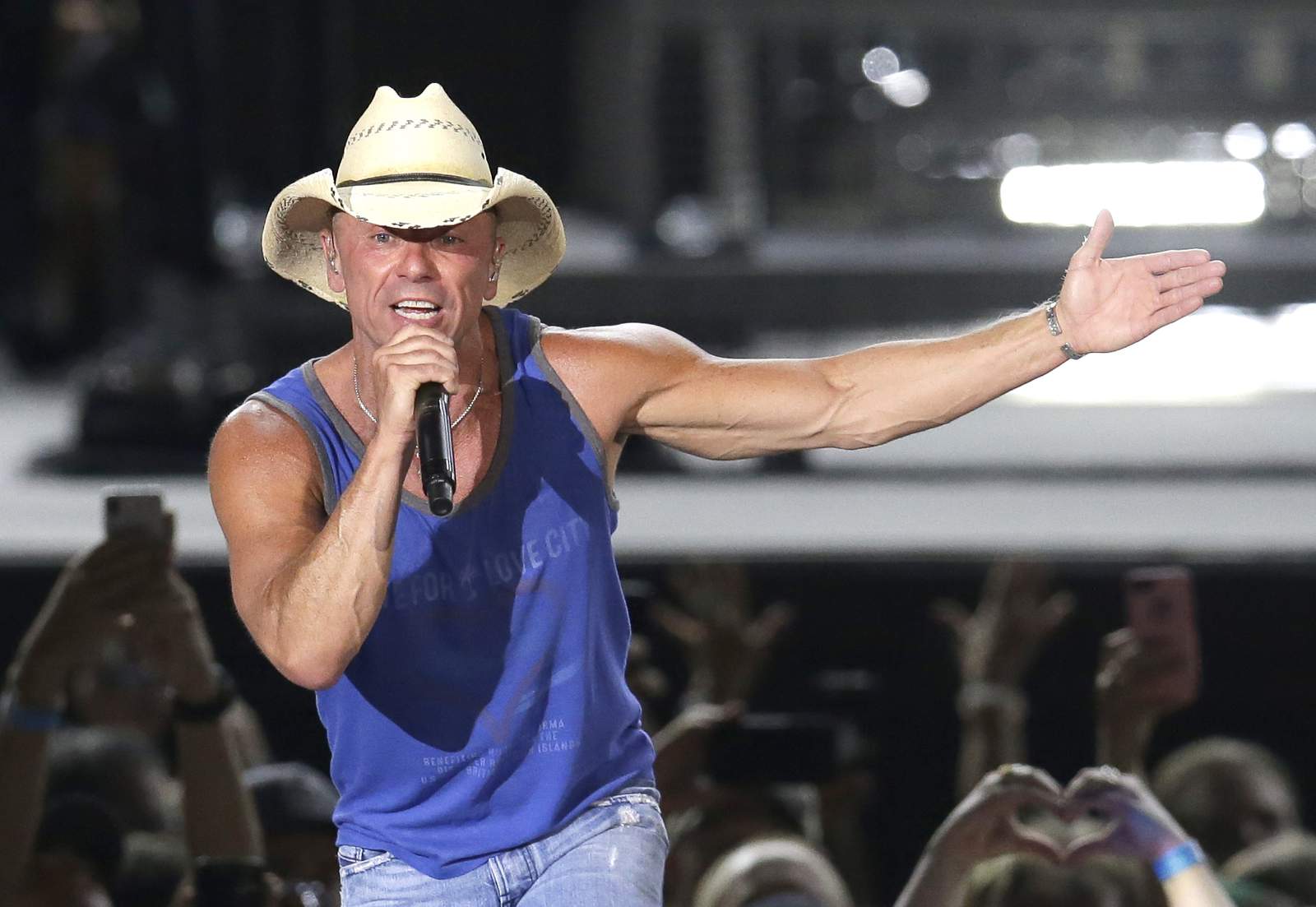 Kenny Chesney group helps install artificial reef in Florida