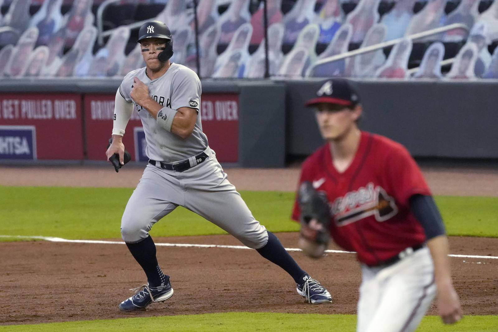 Freeman's 2-run HR lifts Braves to sweep of slumping Yankees