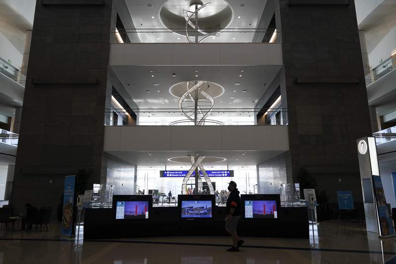 New $1.7B Los Angeles International Airport concourse opens