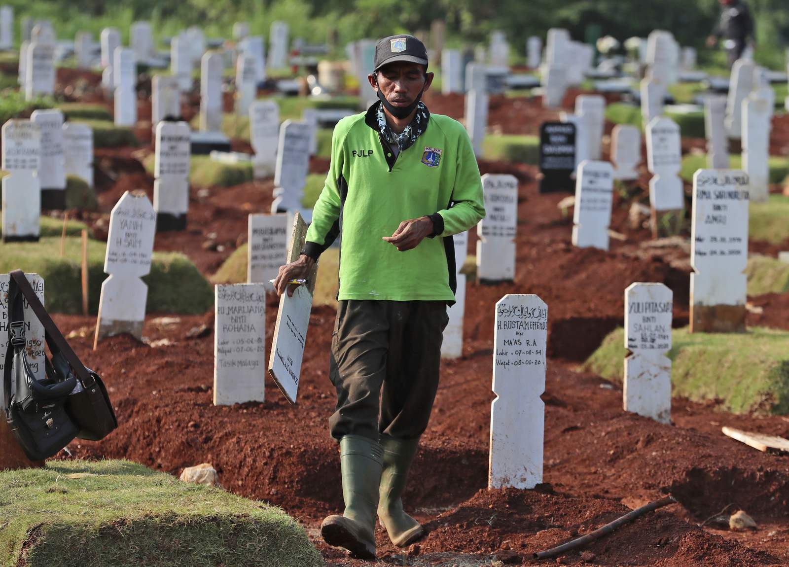Burial traditions clash with coronavirus safety in Indonesia