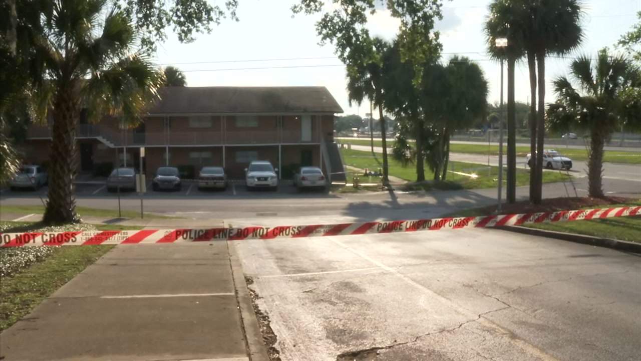 Jacksonville police: 2 men shot near Arlington Expressway