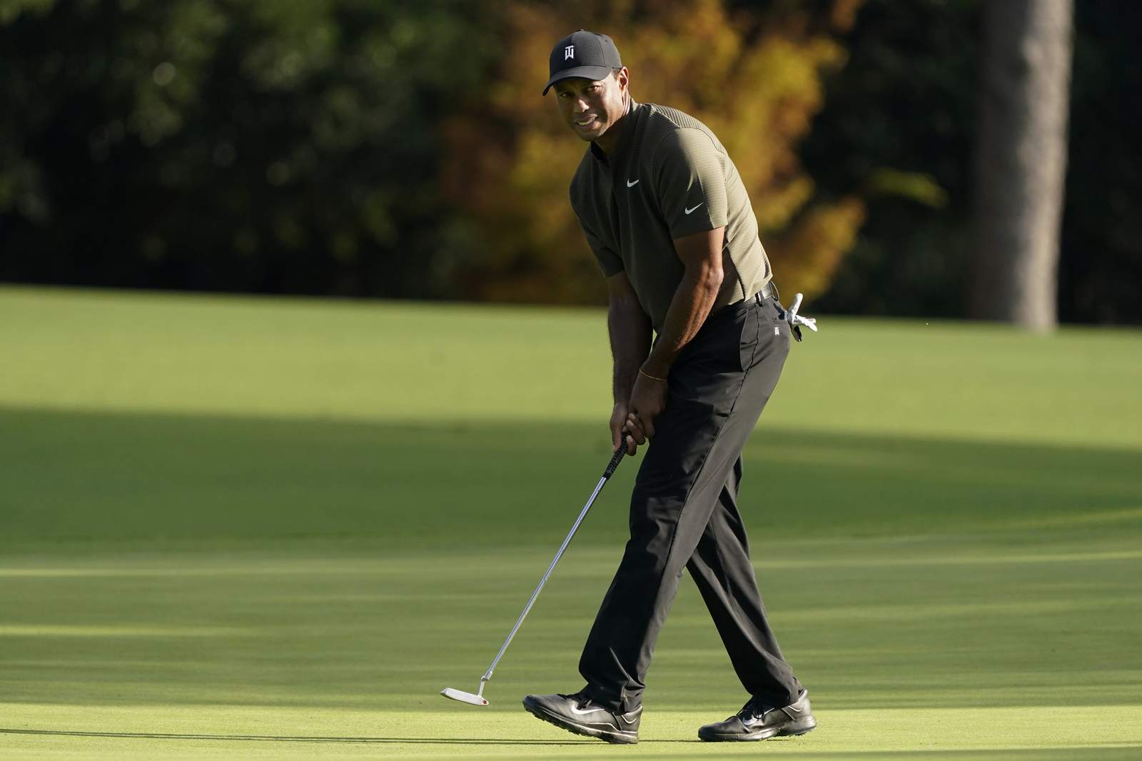 Round 1: Casey leads, Woods in hunt as field plays catch-up