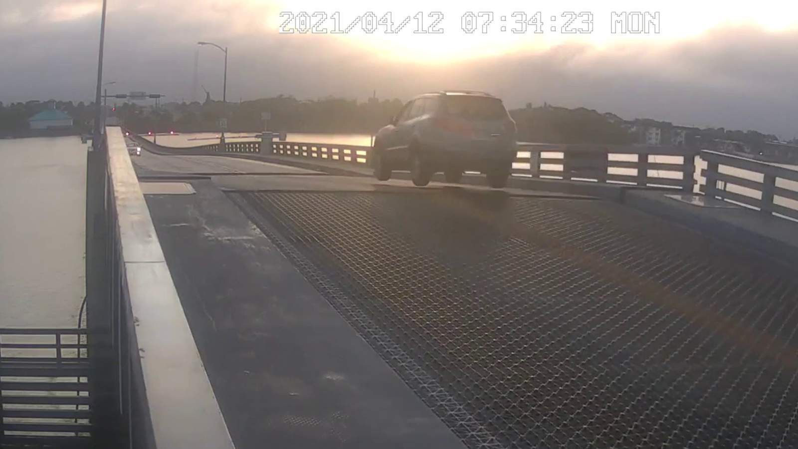 VIDEO: Driver jumps Daytona Beach drawbridge after crashing through traffic arm