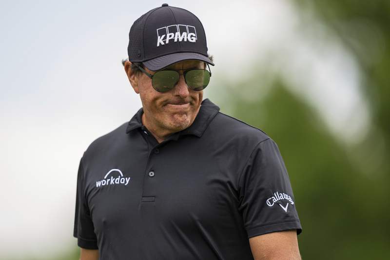 Mickelson changes his mind, accepts exemption to US Open