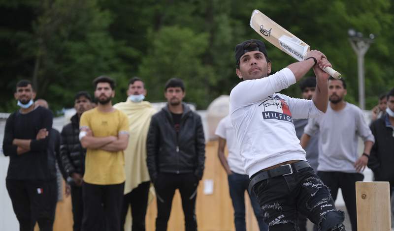 Cricket gear donation brings joy to migrants stuck in Bosnia