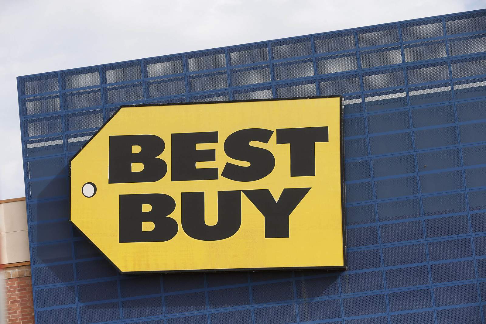Best Buy lays off 5,000 full-time employees, to replace them with 2,000 part-time workers