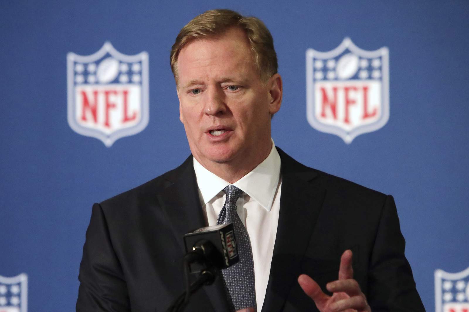 NFL commissioner Goodell encourages team to sign Kaepernick