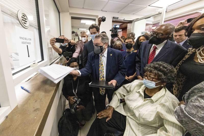 Civil rights pioneer seeks expungement of '55 arrest record