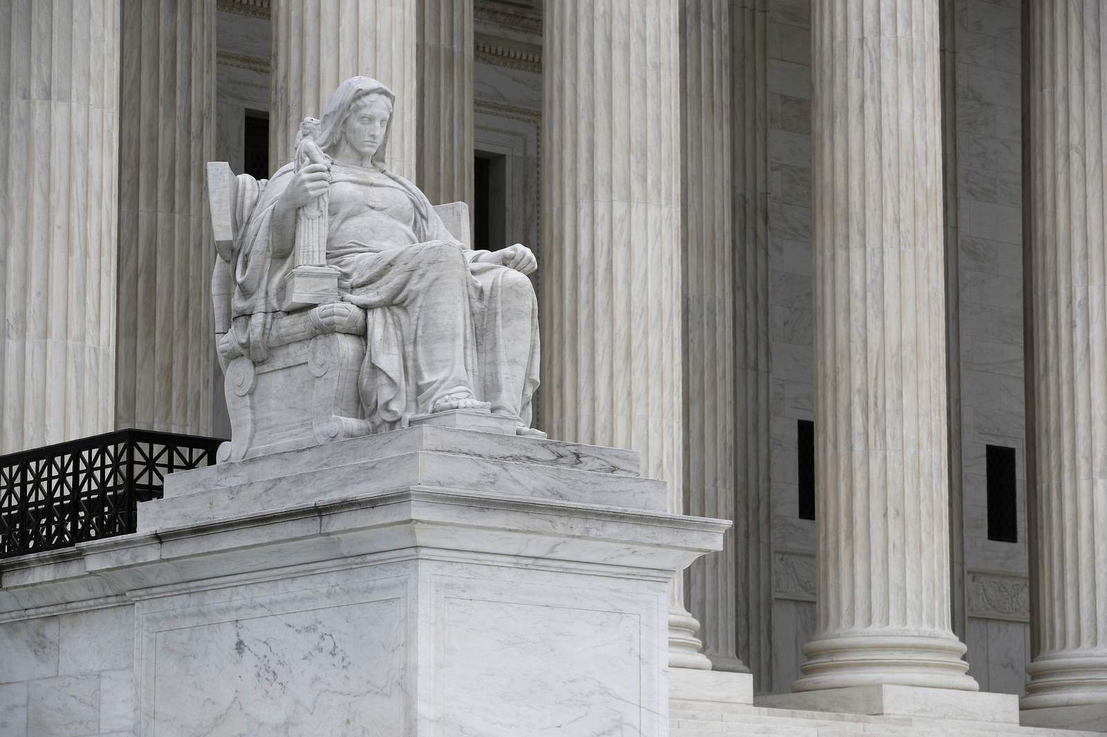 2 female firsts at the Supreme Court announce retirements