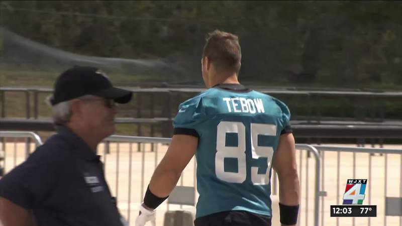 Tim Tebow signs with Jaguars, will join offseason program today