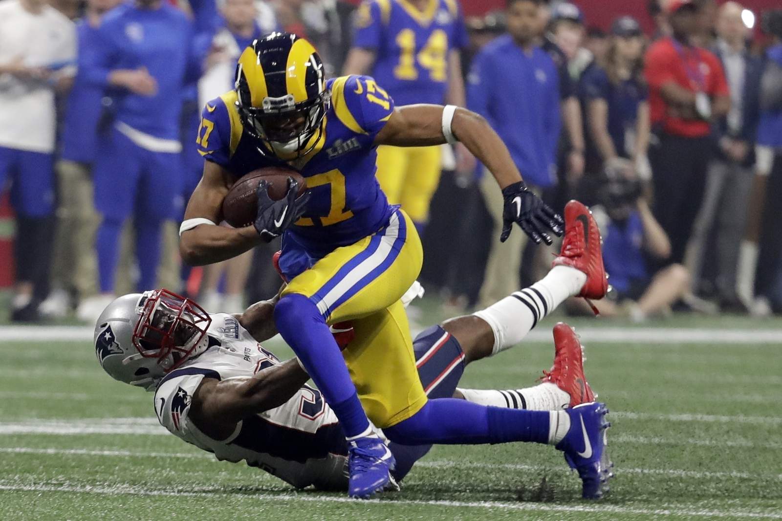 AP source: Woods gets 4-year, $68M extension with LA Rams