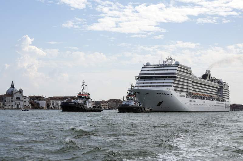 Cruise ships walking fine-line on vaccine policies