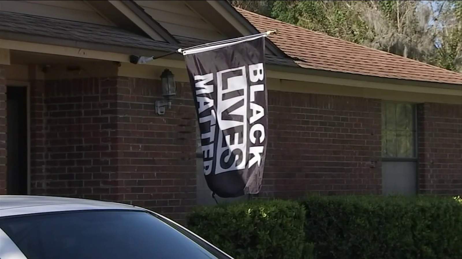 Jacksonville man says HOA told him to remove Black Lives Matter flag