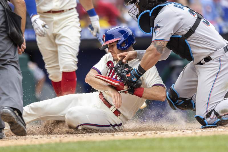Realmuto's big day helps Phils take care of Marlins