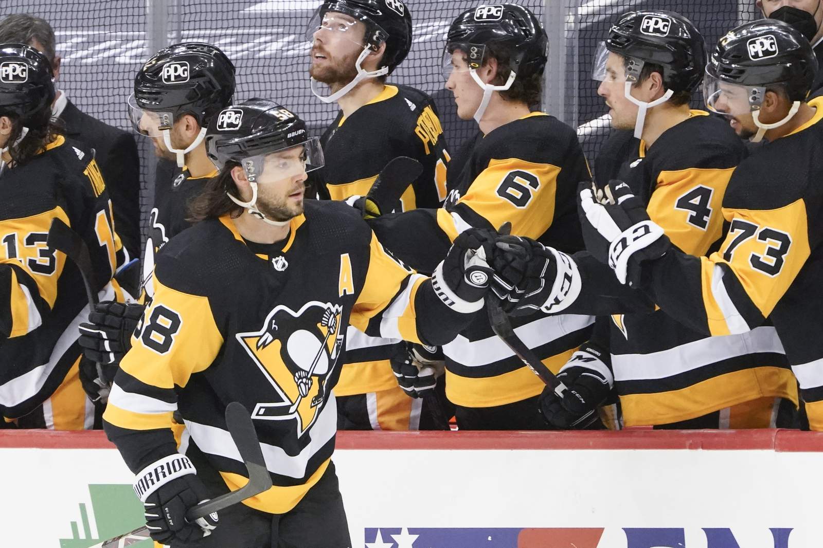 Crosby plays 1,000th game as Penguins top Islanders 3-2
