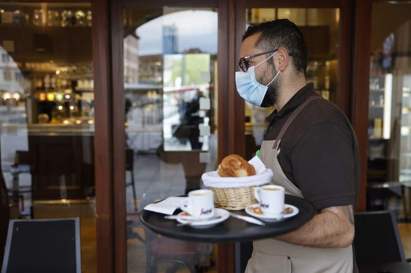 Here’s why restaurant workers say they left the industry during the pandemic & won’t be back
