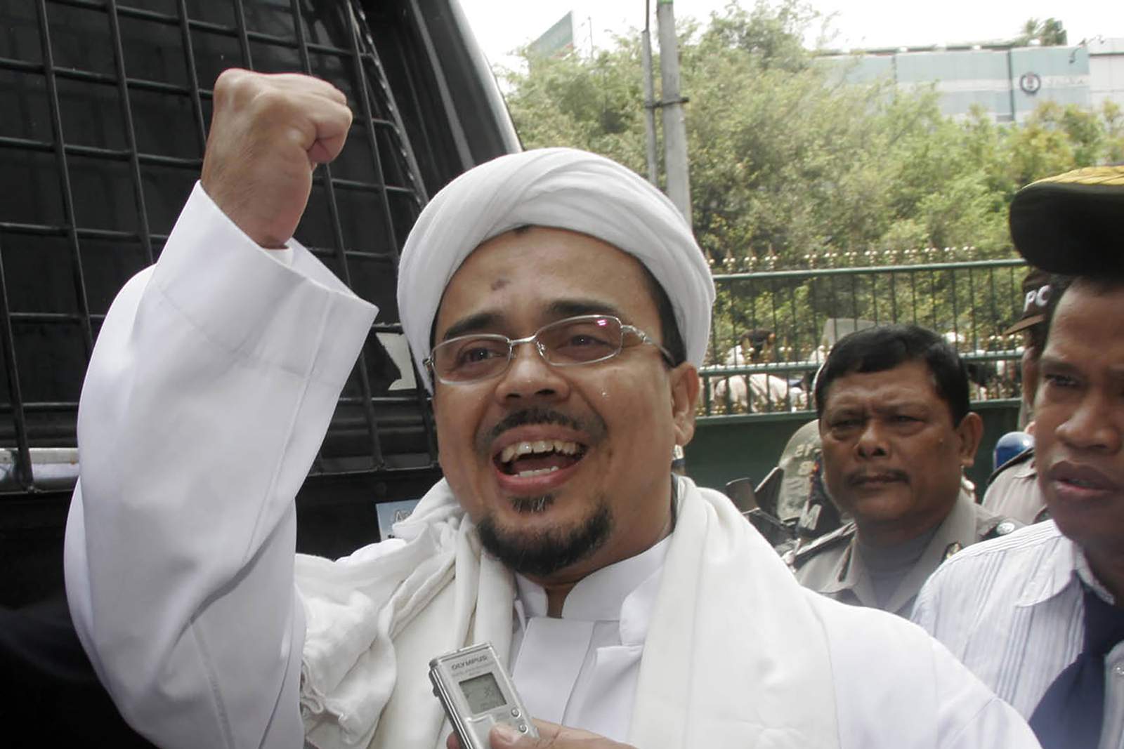 Firebrand Indonesian cleric returns from 3-year Saudi exile
