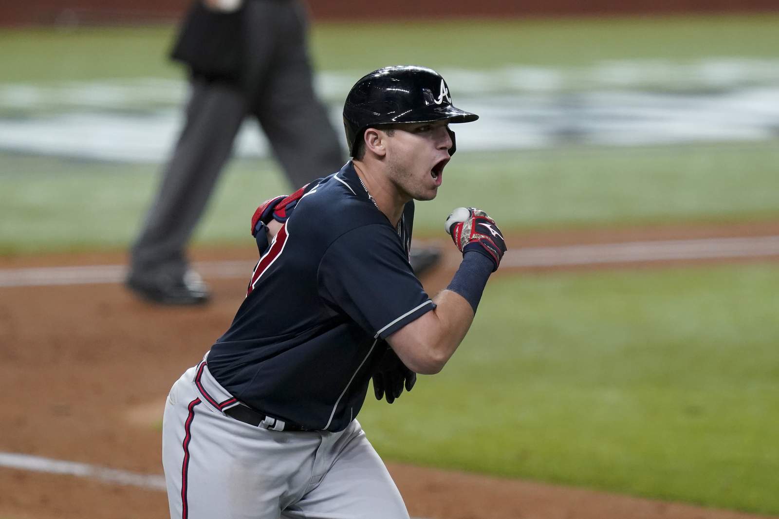 Riley HR in 9th leads Braves past Dodgers 5-1 in NLCS opener