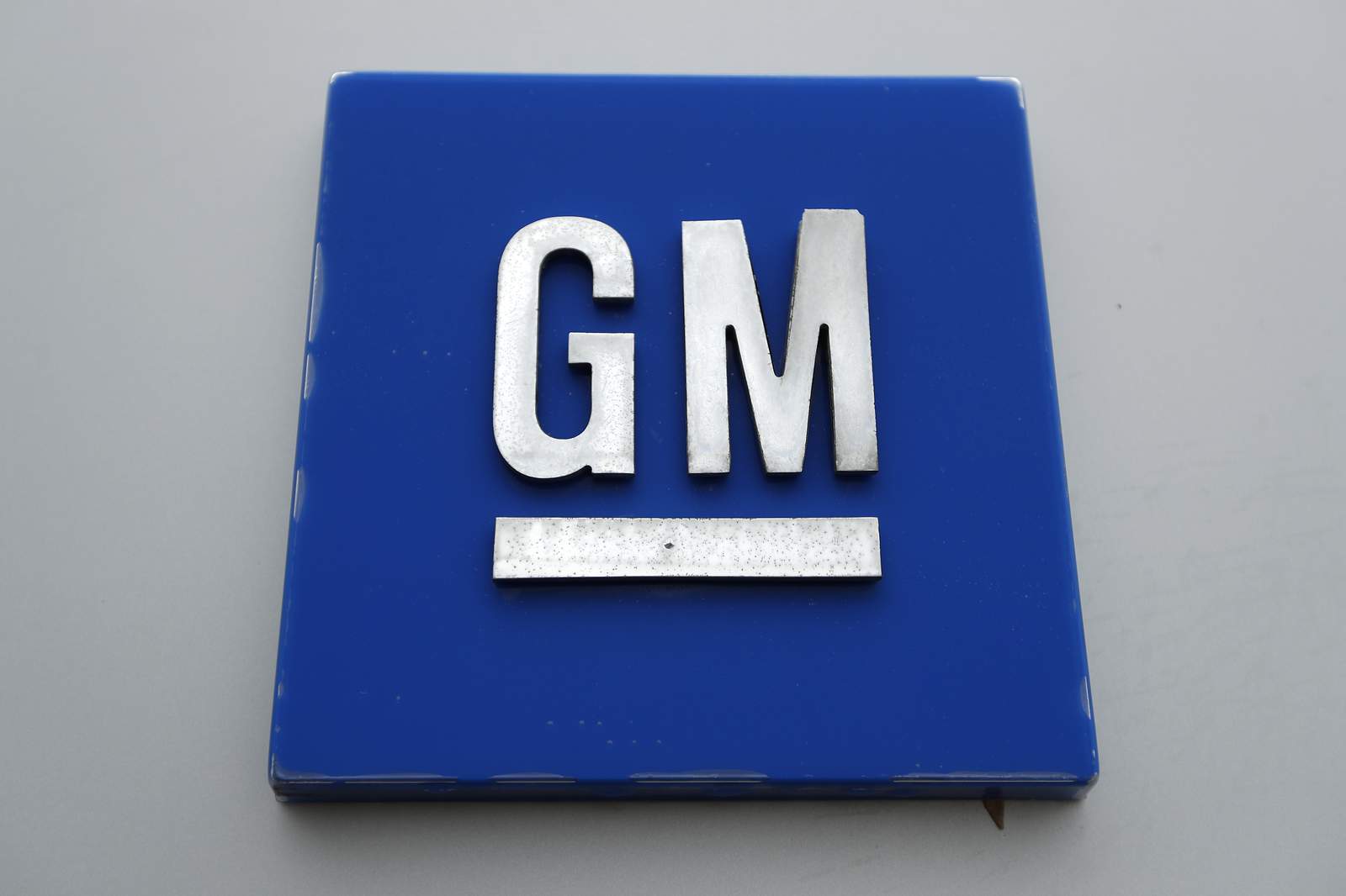 GM recalls 840K vehicles for seat belt, suspension problems