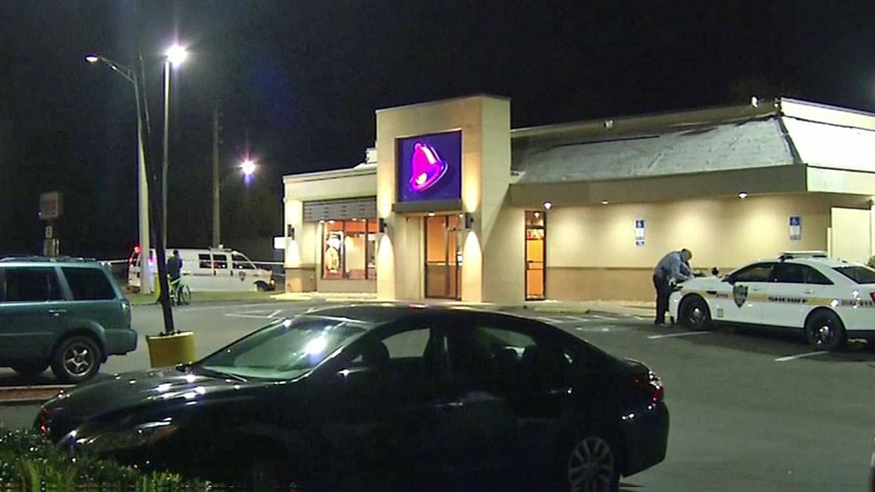 Police: Employees shot, robbed in holdup at Taco Bell on 103rd Street