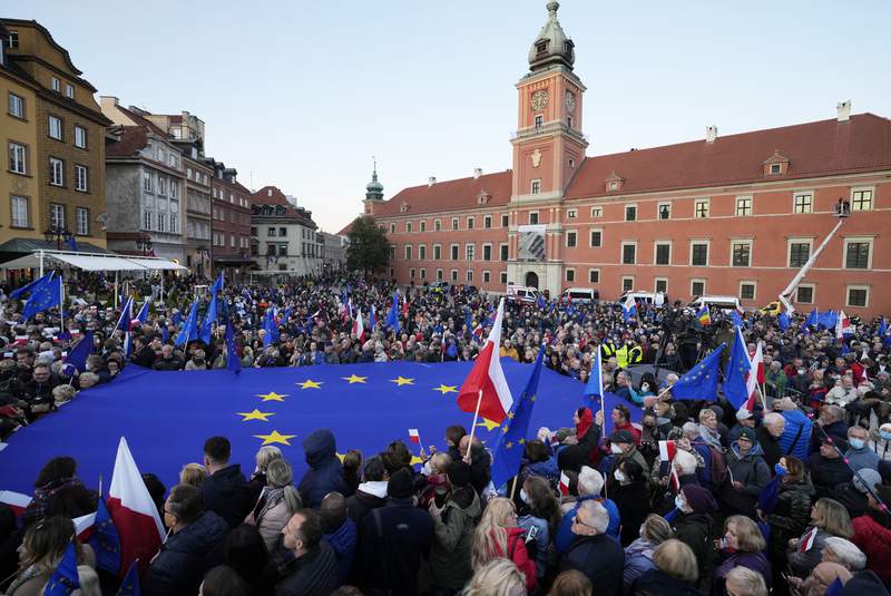 Poles rally to defend the EU membership they fear losing