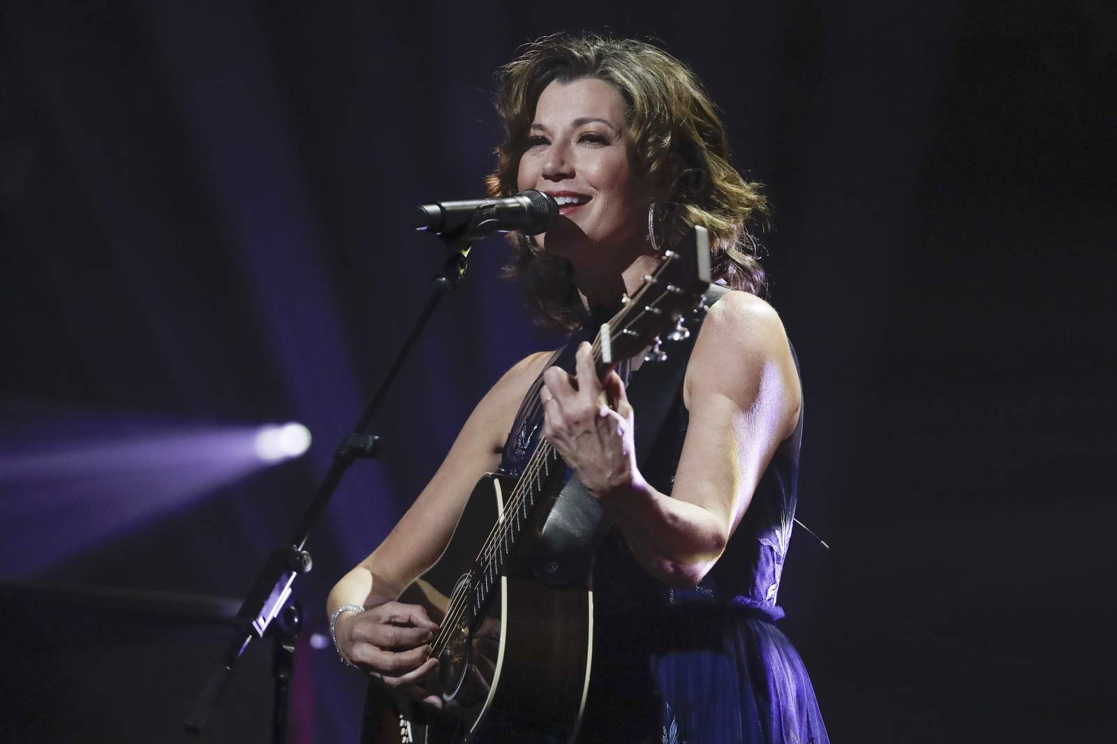 Amy Grant has open heart surgery to fix heart condition