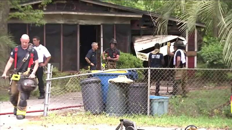 Firefighter severely burned while battling house fire in Jacksonville neighborhood
